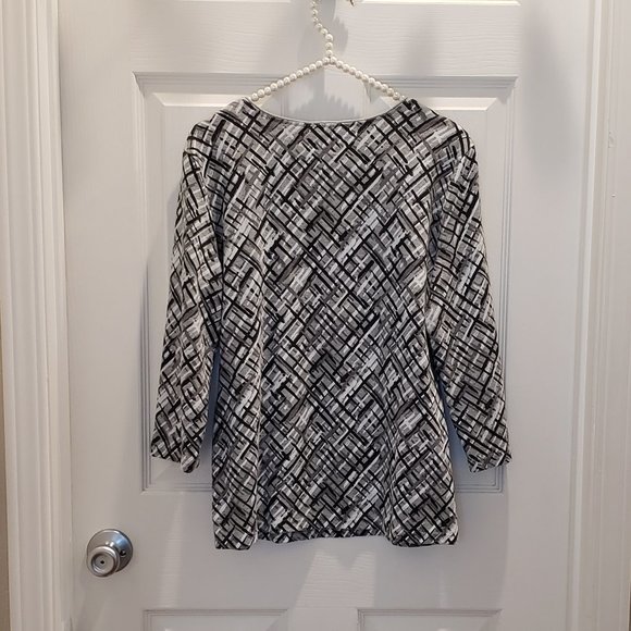 Karen Scott 3/4 Sleeve Grey Patterned Shirt - Picture 3 of 7